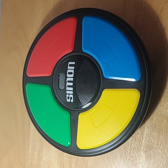 SIMON Electronic memory game - Picture 1 of 3